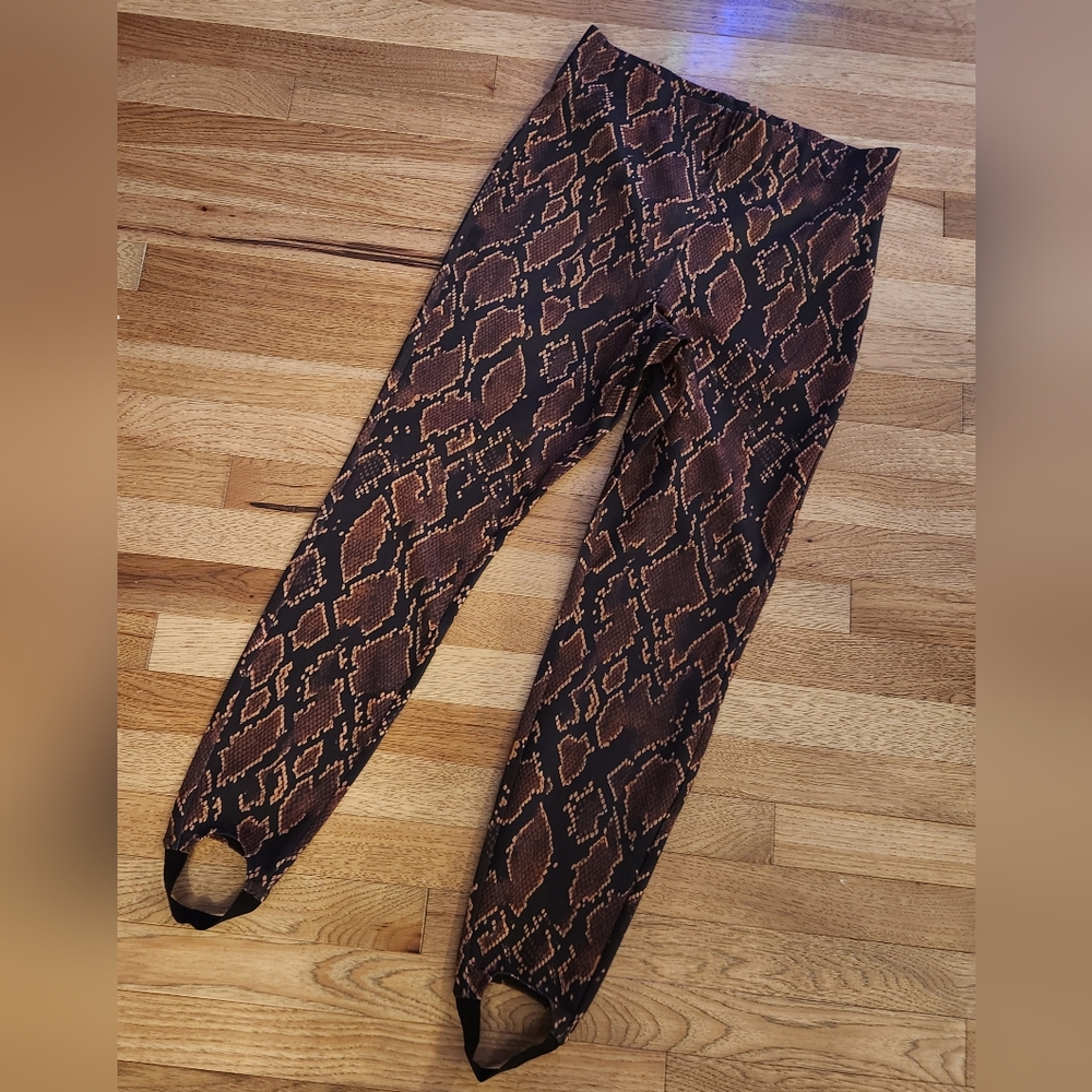 Boston Proper Stirrup Pants EUC sz Medium 10/12 Womens